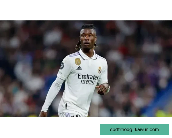 卡马文加比赛风格演变显著，表现稳健引发关注