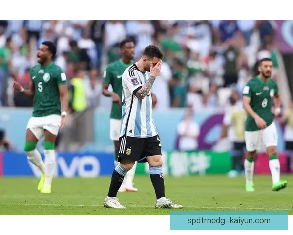 塔利亚菲科速度优势明显，防守反击中表现稳健