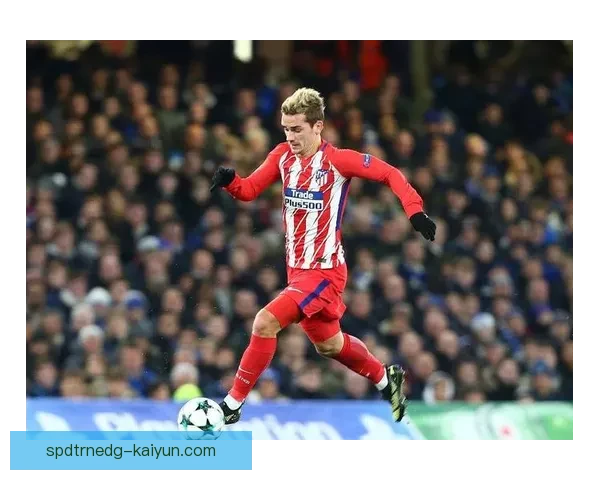 格列兹曼与齐达内等法国足坛前辈交流互动